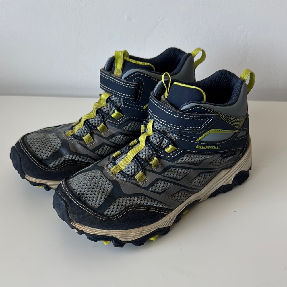 Merrell Kids' Black and Yellow Sneakers Size 2.5